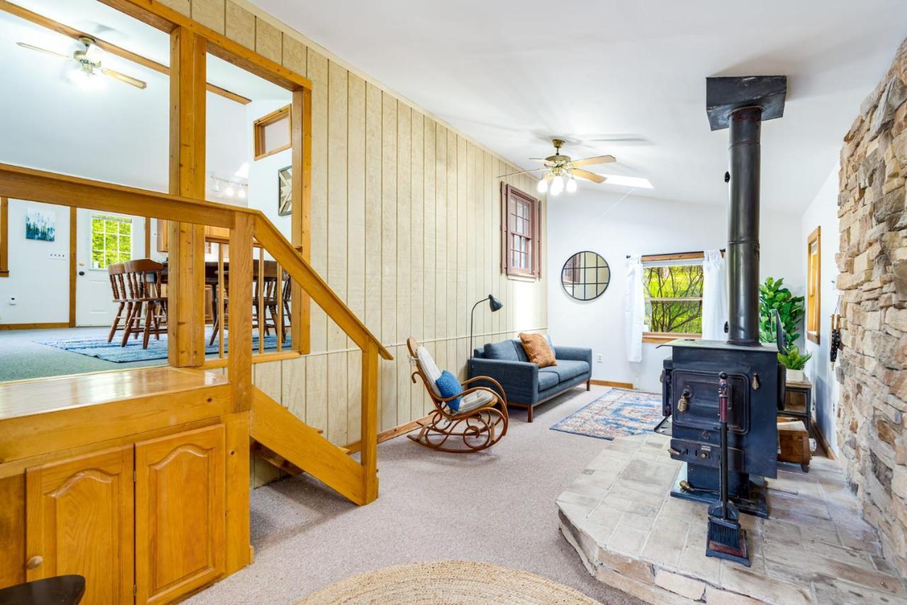 River Access Cabin With Hot Tub, Fire Pit, & Wifi! Morton Grove Exteriör bild