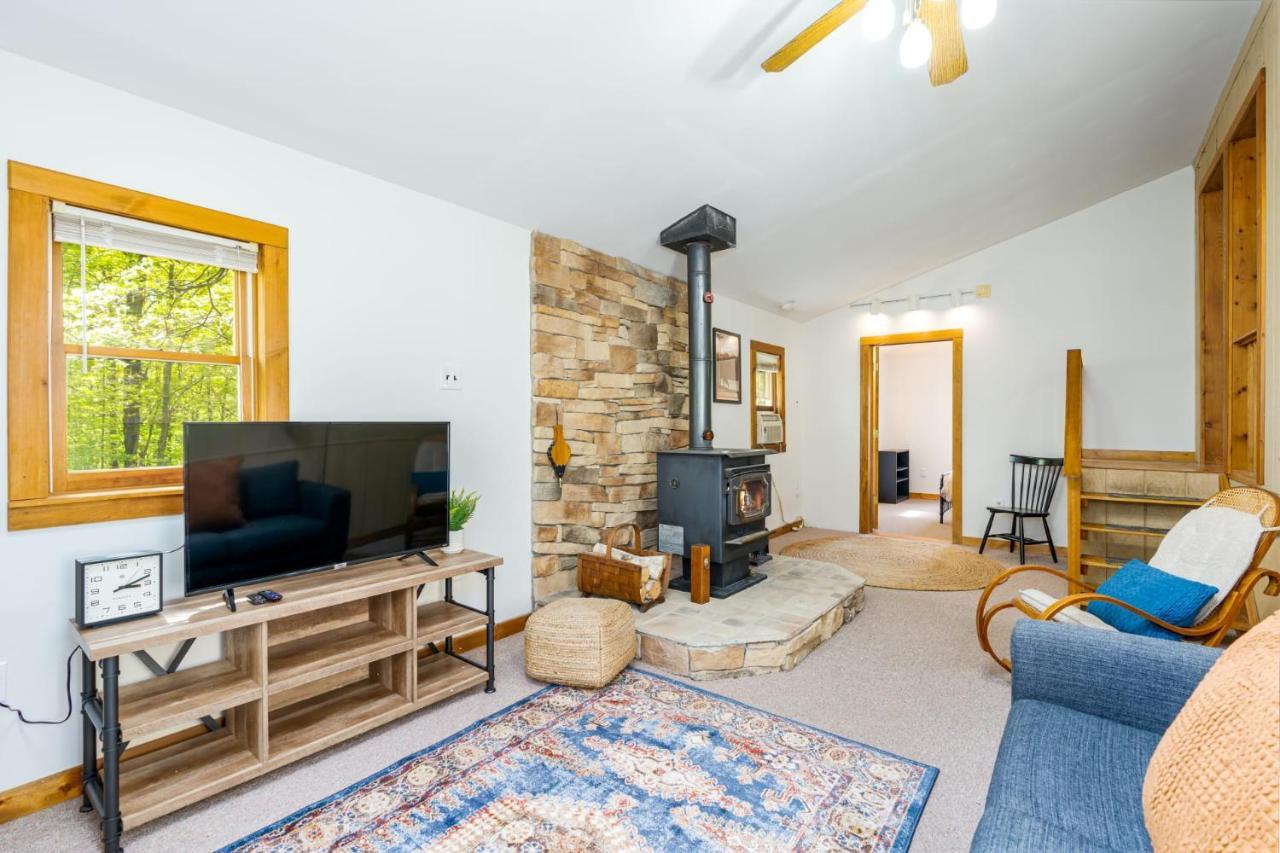 River Access Cabin With Hot Tub, Fire Pit, & Wifi! Morton Grove Exteriör bild